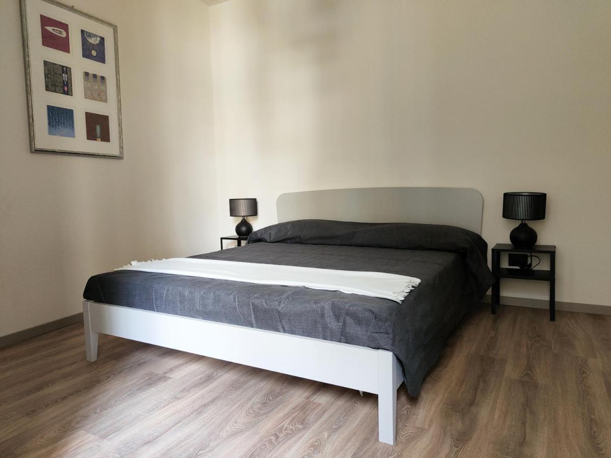 Domus Acaja Apartment Pinerolo Bagian luar foto
