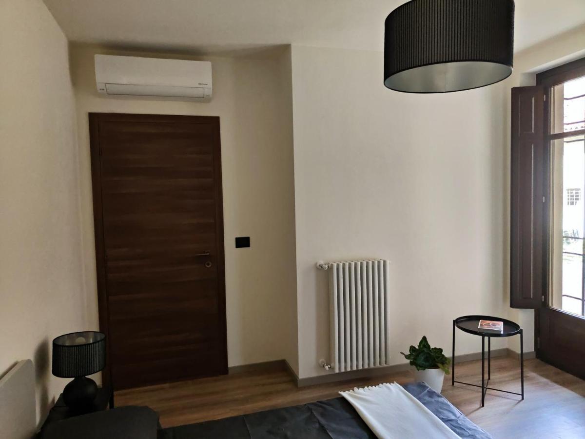 Domus Acaja Apartment Pinerolo Bagian luar foto
