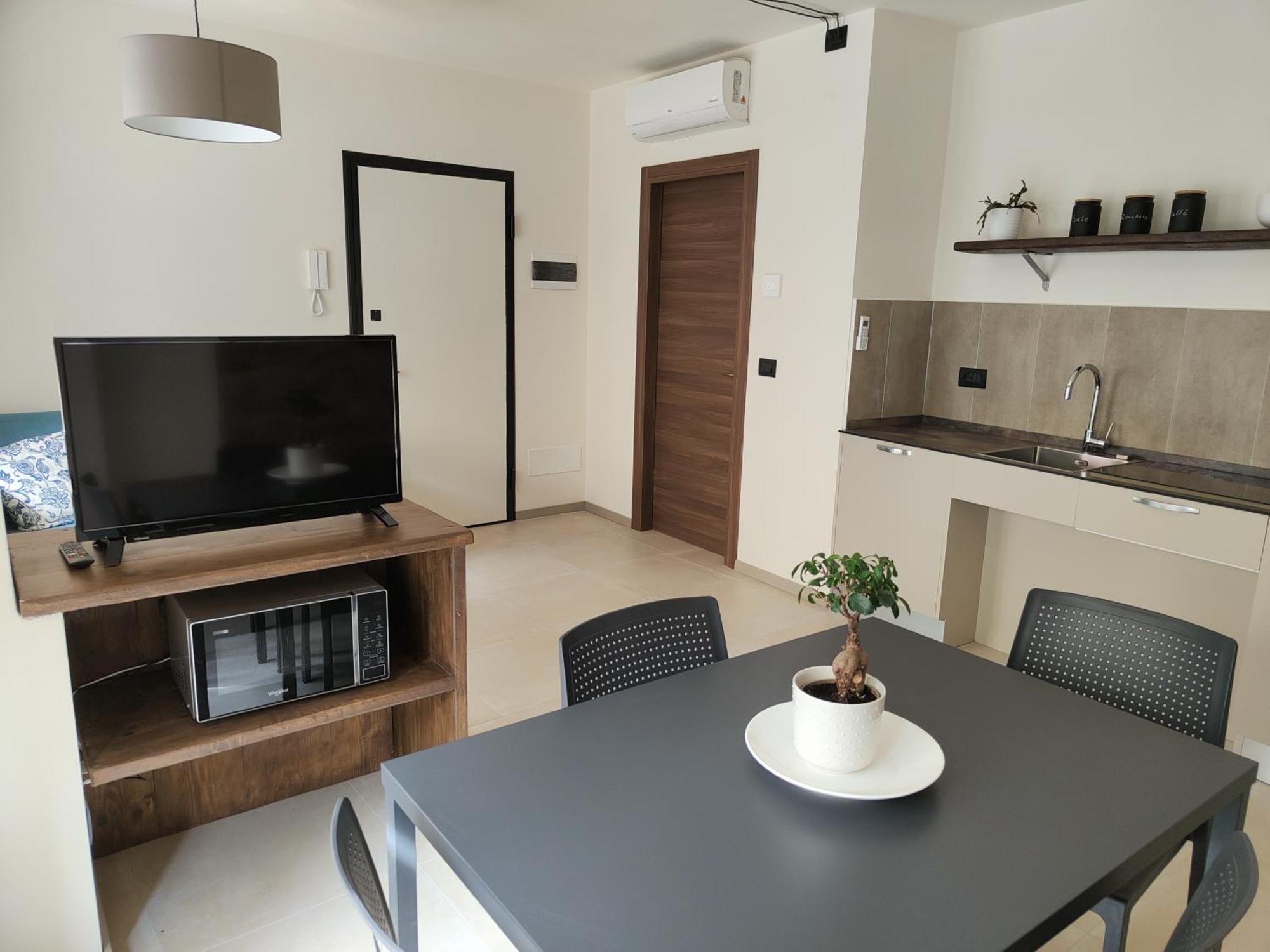 Domus Acaja Apartment Pinerolo Bagian luar foto